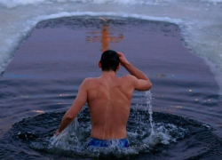 Крещенская ночь в Анапе будет теплой: как правильно окунаться в купель