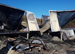 Вблизи Варваровки под Анапой полностью сгорел дом: молодой семье требуется помощь