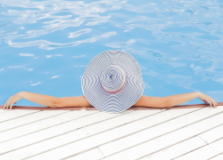 Из опыта отдыха в Анапе и Геленджике: плавать в бассейне кроме вас может всё, что угодно