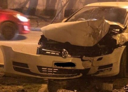 На перекрёстке в Анапе жёсткая авария, передняя часть "Фольксвагена" - всмятку