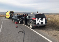 Водителя "четвёрки" пришлось вырезать из машины после лобового ДТП под Анапой