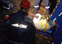 Сорвалась с крутого склона: в Анапе спасатели оказали помощь пострадавшей девушке