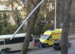 На въезде в Анапу - авария:  свободна только одна полоса