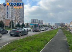Предновогодняя суета в Анапе: пробки в городе и очереди в магазинах
