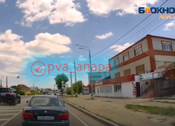 «Мерседес» в Анапе проехал по разделительной полосе и водителя привлекли к ответственности