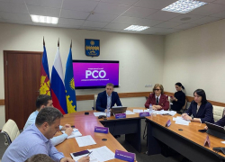 На улице Набережной в Анапской недостаточно освещения, а в Алексеевке подожгли мусорный бак