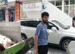 В Анапе по оживлённым улицам ездит велогрузовик, собирающий вторсырьё!