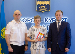 Анапчанам вручили паспорта накануне Дня России