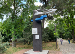 В Анапе восстанавливают памятник Андрею Сергеевичу Корытину