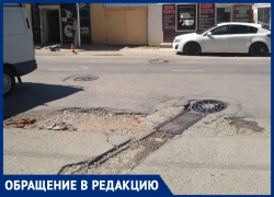 Мужчина едва не разбился на мотороллере из-за ямы на Толстого: анапчанка бьёт тревогу