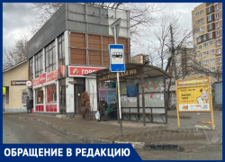 Мусорный хаос возле остановки: анапчанка требует убрать шашлычную на улице Астраханской