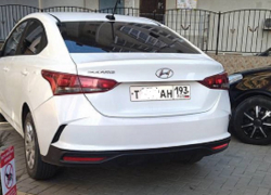 Водитель Hyundai припарковался на тротуаре и был найден полицией