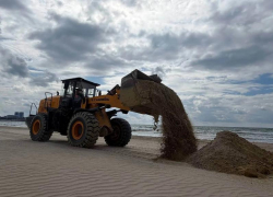 Анапские пляжи засыпают чистым песком 