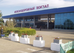 На ж/д вокзале Анапы у мужчины украли дорогостоящий мобильный телефон