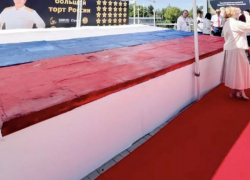 Поставлен новый рекорд: анапчанка приготовила самый большой торт в виде флага России
