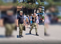 Похожий на снаряд предмет пролежал на пляже Анапы не меньше суток