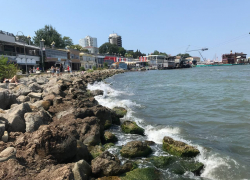 В День попутного ветра в Анапе небольшой дождь