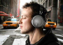 Жительница Анапы рассказала, что причиной смерти её сына стали обычные наушники!