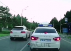 У водителя Porsche Macan, объезжавшего пробку по встречке в Анапе, изъяли автомобиль