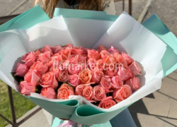 Новогодние букеты на любой вкус с доставкой от «Фломаркет»