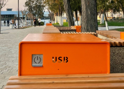 Скачок в будущее: на улицах Анапы появилась «умная мебель» 