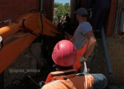 В Витязево мужчину засыпало землёй, а в Анапе насмерть сбили женщину