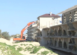 В Анапе снесли нелегальную гостиницу 