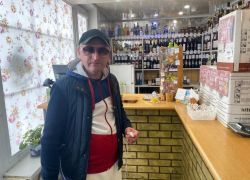 Мужчина, напавший на девушку у Южного рынка в Анапе, украл у отца более 6 тысяч рублей