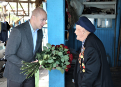 В Анапе поздравили ветерана войны с 98-м днем рождения