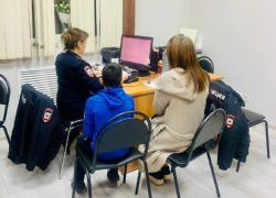 Полиция Анапы нашла подростков, сломавших светильники в сквере 300-летия прокуратуры