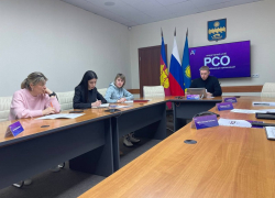 В Чембурке под Анапой устроили свалку старой мебели и стройматериалов