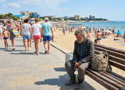 Почему летом в Анапе становится больше бездомных: сезонная «миграция» на курорт