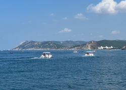 В Международный день снежного барка в Анапе будет тепло и ветрено 