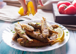 Какую черноморскую рыбу предлагают попробовать в кафе Анапы и почём?