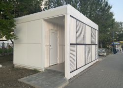 Ужасающая порча туалетных модулей в Анапе продолжается