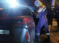 В Сукко под Анапой в результате аварии водителя зажало в салоне Toyota