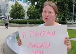 Многодетная семья из Анапы осталась на улице – мать пикетировала краевую мэрию