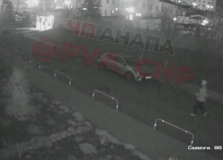 В Анапе подростки забросали грязью окна жилых домов во время ракетной опасности