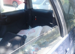 В центре Анапы в открытой машине прохожие нашли, предположительно, труп человека