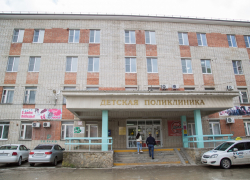 Анапчане возмущены состоянием парковки у детской поликлиники