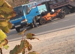 Жёсткое ДТП в Анапе: девушка на трицикле врезалась в грузовик