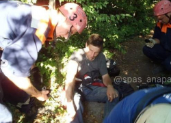 В Варваровке под Анапой мотоциклист сорвался с крутого склона