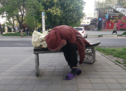 «Город вздохнул, когда его зарезали», - анапчане о попрошайках на улицах города