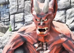 Сатанинский вертеп с льющейся кровью: анапчане ужаснулись проходя мимо «Замка страха»