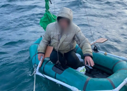 Анапского "Робинзона" унесло на резиновой лодке на три километра в открытое море 