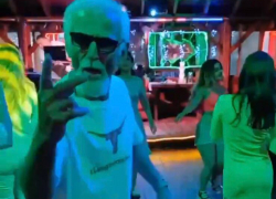  Анапский ловелас – местный дедуля зажигает на танцполе 