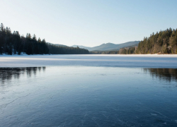 Тонкий лед анапских озер держится на честном слове - выходить на него опасно
