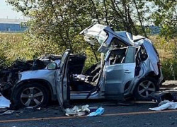 На дороге Анапа - Краснодар жесткое ДТП: у иномарки оторвало крышу