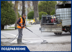 Мэр Анапы поздравил работников жилищно-коммунального хозяйства с профессиональным праздником