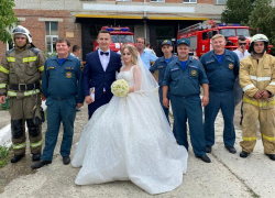 Сотрудник МЧС отпраздновал свадьбу в пожарной части Анапы